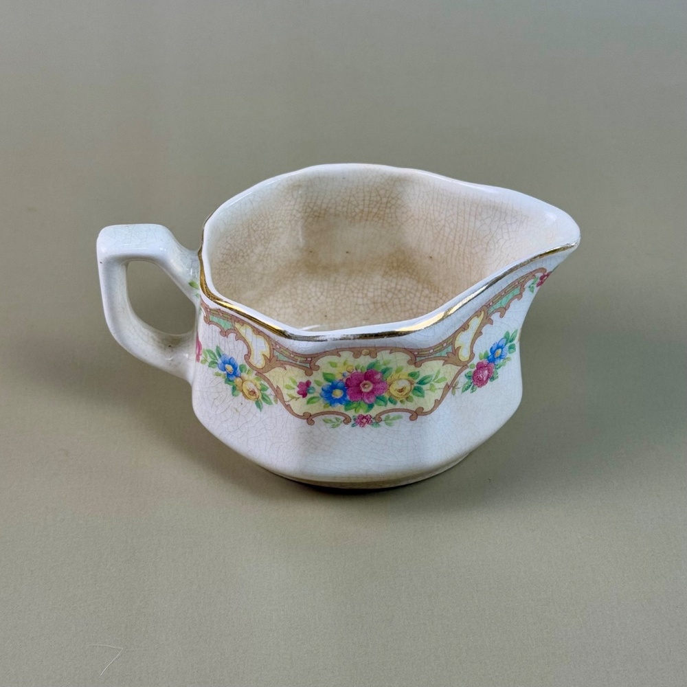 Vintage Mount Clemens Pottery Mini Creamer – "Mildred" Floral Pattern - Picture 10 of 11